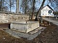 Čeština: Kašna ve vsi České Žleby severozápadně od obce Stožec v okrese Prachatice, Jihočeský kraj, jejíž jsou součástí. English: Fountain in the village of České Žleby, part of the municipality of Stožec, Prachatice District, South Bohemia, Czech Republic.