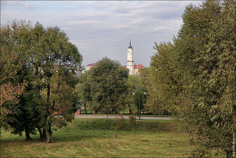 File:Магілёў. Від на ратушу з парку.jpg