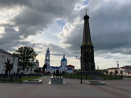 Малоярославец год. Монумент славы Малоярославец. Малоярославец монумент славы 1812. Сквер у монумента славы Малоярославец. Смотровая площадка Малоярославец.