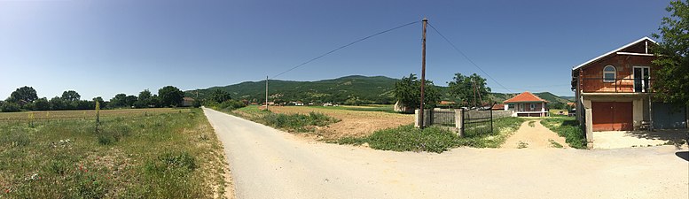 Панорама на влезот од селото