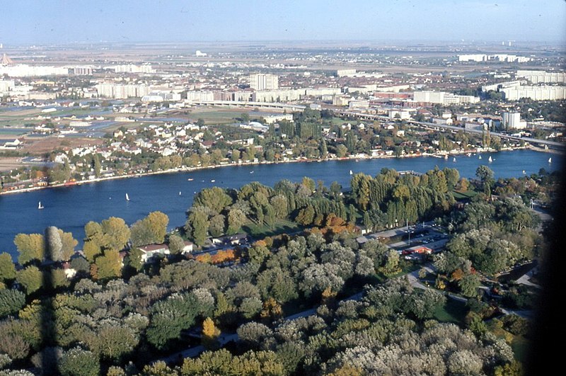 File:075R10181080 Blick vom Donauturm, Donaupark, Alte Donau, U Bahntrasse U1, Kagran 18.10.1980.jpg