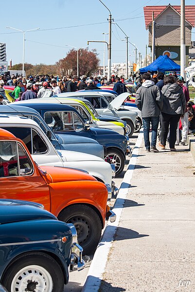 File:13º Encuentro Nacional del FIAT 600-9.jpg