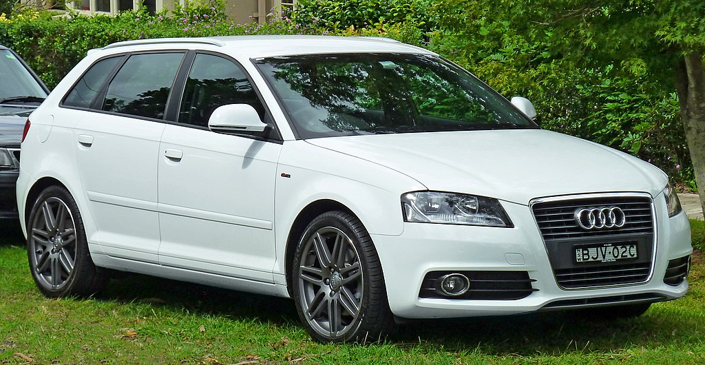 https://upload.wikimedia.org/wikipedia/commons/thumb/0/09/2009_Audi_A3_%288PA%29_2.0_TDI_5-door_Sportback_%282011-04-02%29_01.jpg/1024px-2009_Audi_A3_%288PA%29_2.0_TDI_5-door_Sportback_%282011-04-02%29_01.jpg