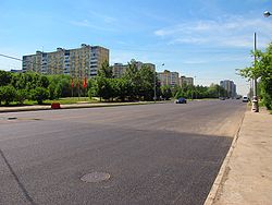 Вид на проезд Дежнёва в районе пересечения с проездом Шокальского (на запад)