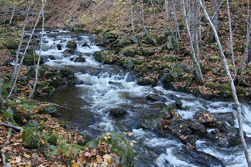 File:20111022 Uisge Ban Falls Provincial Park 01.jpg