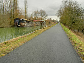 L'EuroVelo 6, le long du canal du Rhône au Rhin, à Étupes (Franche-Comté). (définition réelle 3 647 × 2 733)