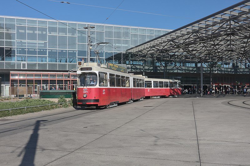 File:2017-05-19 AT Wien 02 Leopoldstadt, Praterstern, E2 4071+c5 1464 Linie 2 (51032525828).jpg