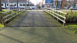 Arie Haanbrug met op de achtergrond de Middenweg (januari 2020)