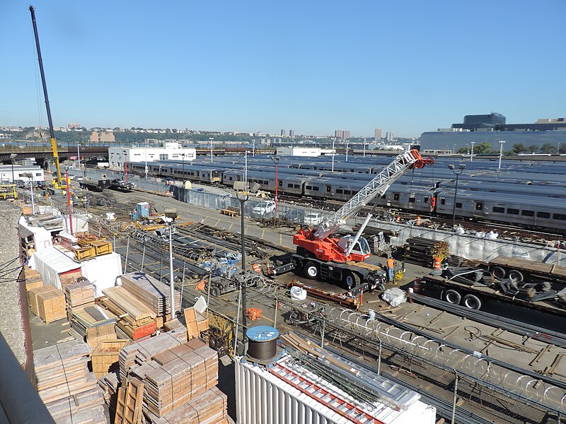 File:30th St staging for Hudson Yards contruction 2014 jeh.jpg