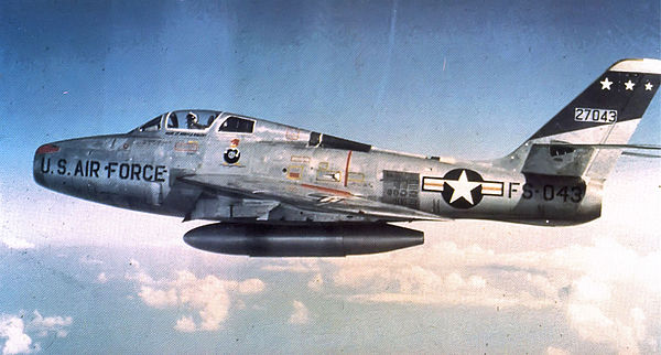 405th Fighter-Bomber Wing Republic F-84F-35-RE Thunderstreak 52-7043, Langley AFB, Virginia, 1955