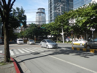 How to get to Paseo de Roxas with public transit - About the place