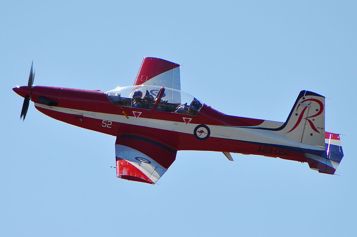 File:Roulettes flying in formation.jpg - Wikipedia