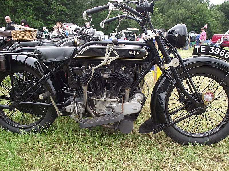 File:AJS K2 (1928) V-twin.jpg