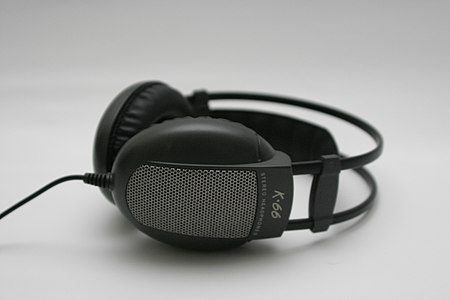 Tập_tin:AKG_Stereo_headphones_K-66.JPG