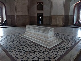 A peaceful rest at humayun's tomb.jpg