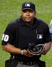 Umpire (baseball) - Wikipedia