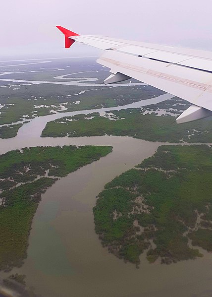 File:Air Tunisie a l'approche de l'aéroport de Conakry.jpg