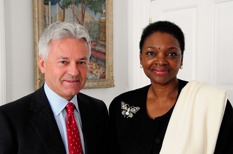 File:Alan Duncan meets the Head of the United Nations humanitarian agency Valerie Amos (8743189605).jpg