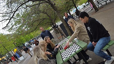 Anna Cramling playing with those who want to play, Kungsträdgården, Stockholm