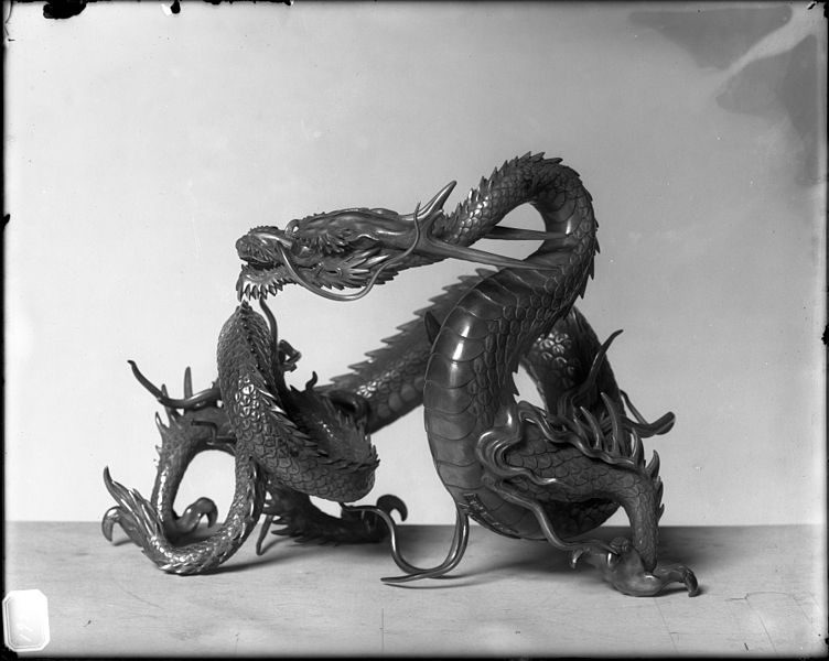 File:Arakawa Kazuyoshi - Dragon Supporting a Crystal Ball - Walters 571188 (2).jpg