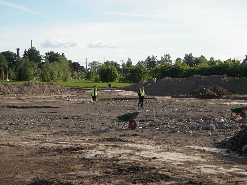 File:Arkeologisk utgrävning i Fiskeby, den 16 juni 2010k.JPG