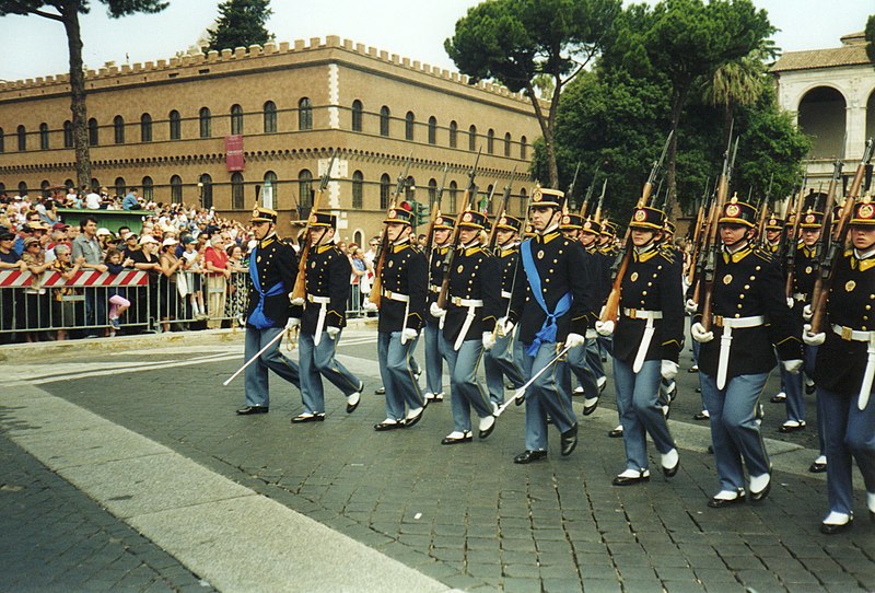 File:Army parade of Republic Day, Rome, 2001.jpg