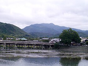 Utsikt over Atago-fjellet fra Arashiyama, Kyoto