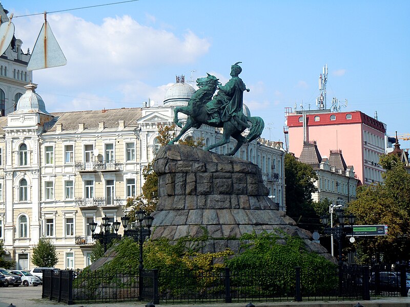 File:B.Z. Chmielnicki monument, Kiev 01.jpg