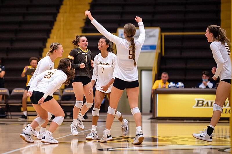 File:Baldwin Wallace Yellow Jackets Volleyball (51443068916).jpg