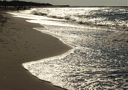 Between the beach and the Baltic Sea_Ustka; Poland