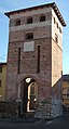 Barbania (To) porte d'entrée du XIVe siècle du ricetto, transformée au XVIIe siècle en clocher.