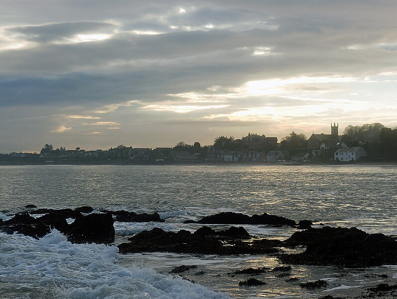 File:Beach rocks at high tide north of Rosemarkie - geograph.org.uk - 3817661.jpg