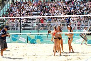 Deutsch: Beachvolleyball bei den Olympischen Jugendspielen 2018; Tag 9, 15. Oktober 2018; Mädchen, Viertelfinale: USA-Spanien 2–1 (21–19/17–21/15–9) English: Beach volleyball at the 2018 Summer Youth Olympics at 15 October 2018 – Girls Quarterfinals: USA-Spain 2–1 (21–19/17–21/15–9)