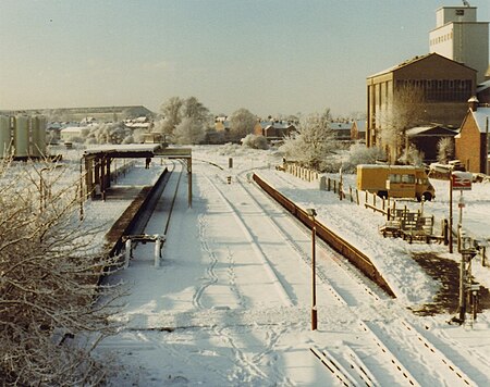 Fail:Bedford St. Johns railway station, 1981 (geograph 3386010).jpg