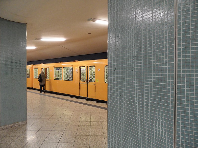 File:Berlin - U-Bahnhof Amrumer Straße - Linie U9 (6414012593).jpg