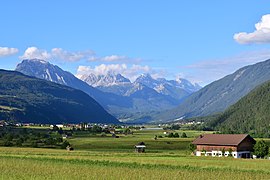 Blick aus Imst ins Gurgltal.jpg