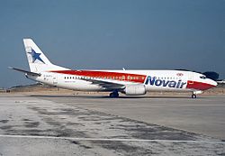 Eine Boeing 737-400 der Novair International Airways auf dem Flughafen Faro.