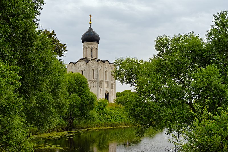 File:Bogolyubovo. Church of the Intercession on the Nerl P7130014 2350.jpg