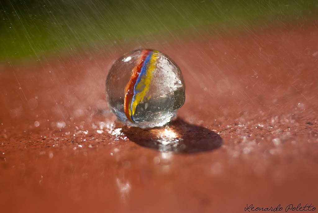 File:Bola de gude na chuva.jpg - Wikimedia Commons