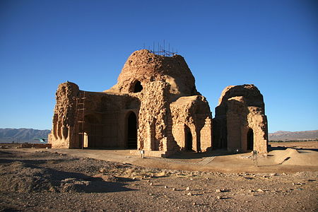 Both domes of Sarvestan Palace.JPG