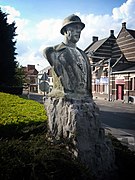 buste van de gehelmde koning in natuursteen