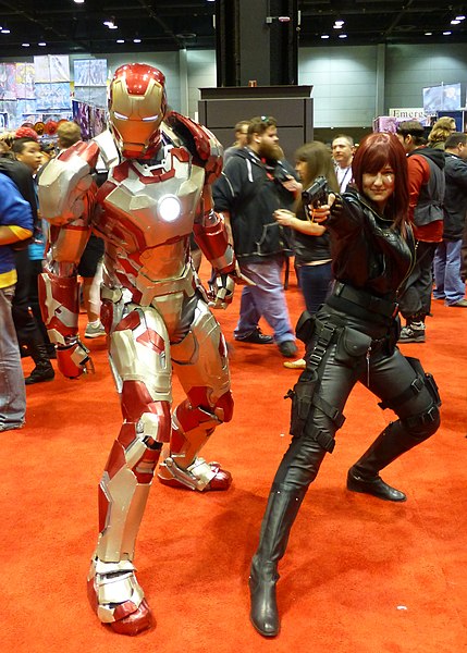 File:C2E2 2014 - Iron Man & Black Widow (14292345873).jpg