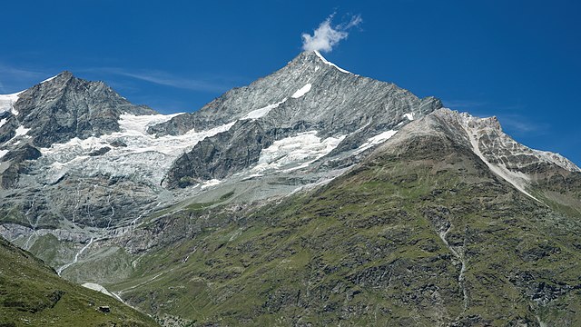 "CH.VS.Taesch_2022-07-16_Air-Zermatt_5769_16x9-R_11K.jpg" by User:Roy Egloff