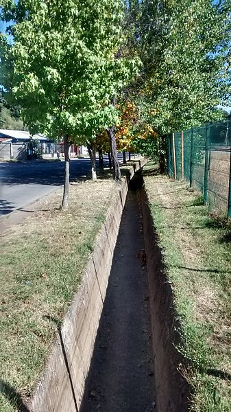 File:Canal seco valle la piedra Chiguayante 2.jpg