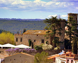 Vista de la localidad y del Castillo de Piera