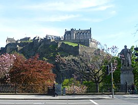 Замок с Принцесс-стрит, Эдинбург.JPG