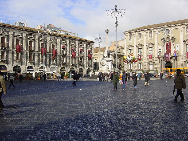 File:Catania - Piazza del Duomo - Foto di Giovanni Dall'Orto.JPG