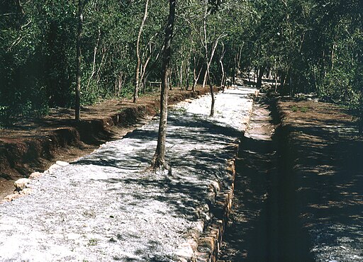 Chichen Itza sacbe 6