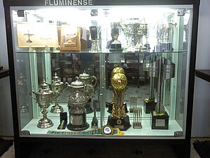 NETFLU on X: Zagueiro campeão mundial de 1952 faz visita à Sala de Troféus  do Fluminense:   / X