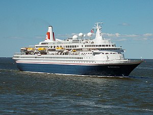 Cruise ship Boudicca 2018-07-01 (1).jpg